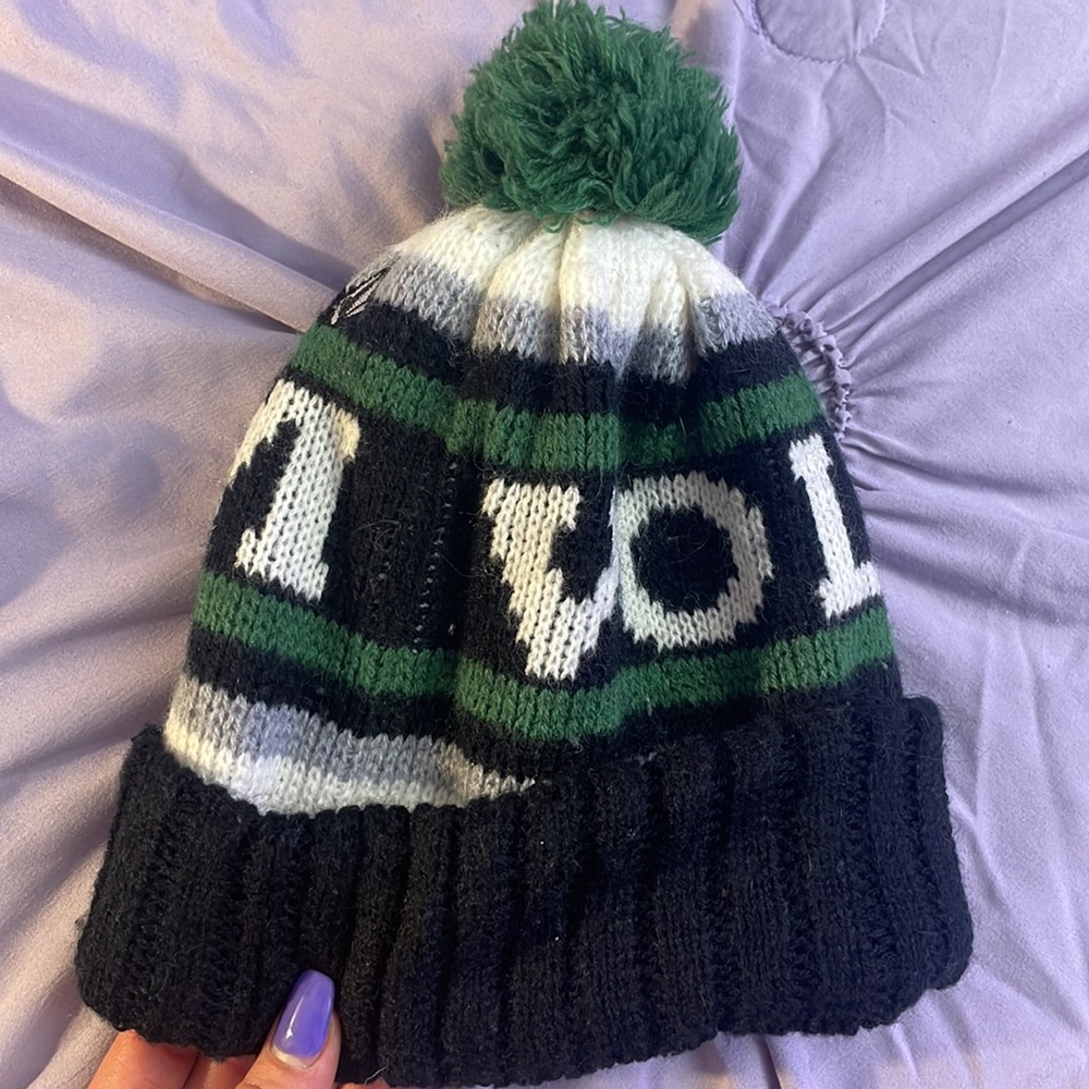 Volcom winter hat - Picture 2 of 4